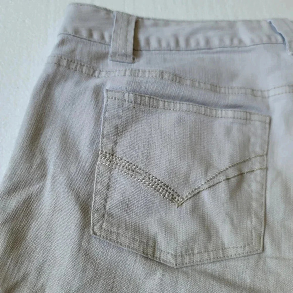 So Womens Chino Shorts Beige Stretch Low Rise Pockets Flat Front Juniors 9 - Picture 6 of 7